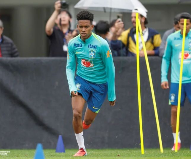 Lesão tira Estêvão da Copa do Mundo e atacante ficará fora da lista final do Brasil