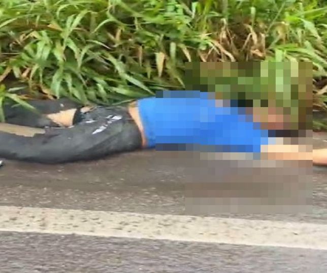 IMAGENS FORTES! Motociclista morre na hora após violenta colisão com caminhão-tanque no quilômetro 30 da rodovia BR-174, que liga Manaus a Presidente Figueiredo. VEJA VÍDEO