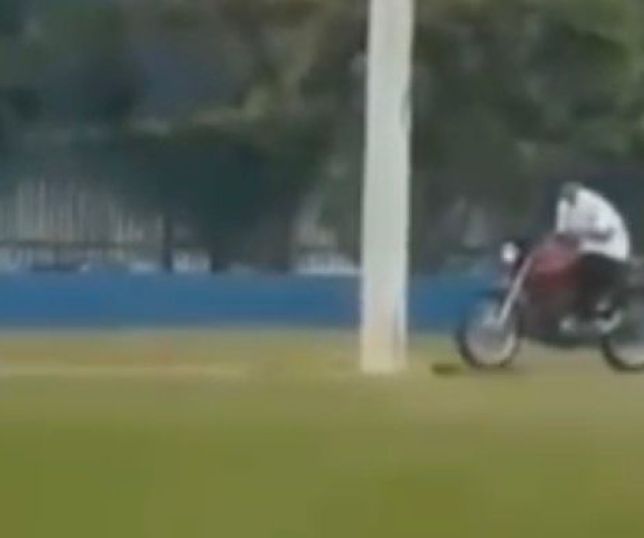 SÓ VENDO PARA CRER! Jovem tenta fugir dentro do Detran-AM após chegar sem CNH em centro de treinamento. VEJA VÍDEO