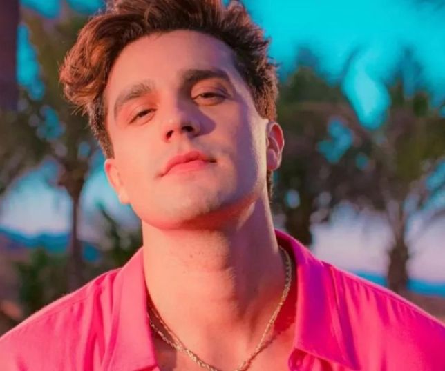 Luan Santana diz que reduziu agenda para curtir a família: 'Preciso de pouco para ser feliz'