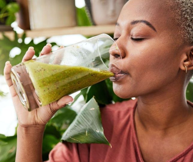 Sucos 100% fruta podem contribuir para a saúde intestinal, aponta especialista