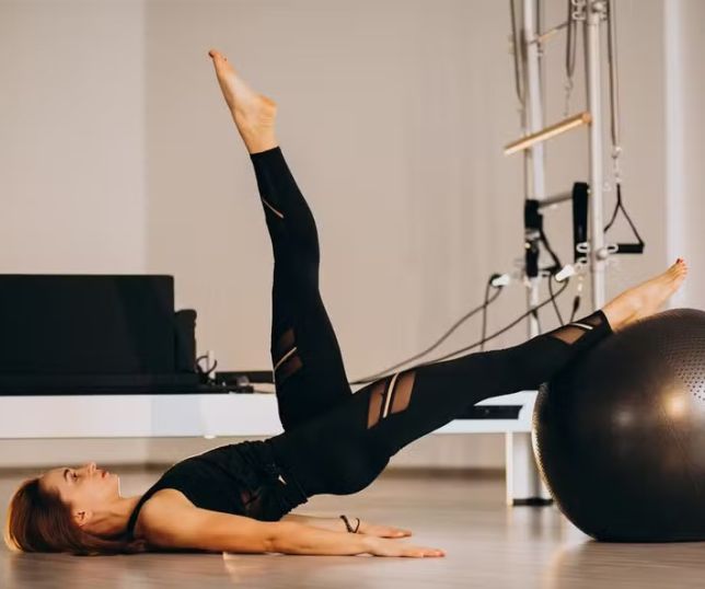 Pilates: o que muda no corpo de quem pratica o método e por que ele virou tendência nas academias