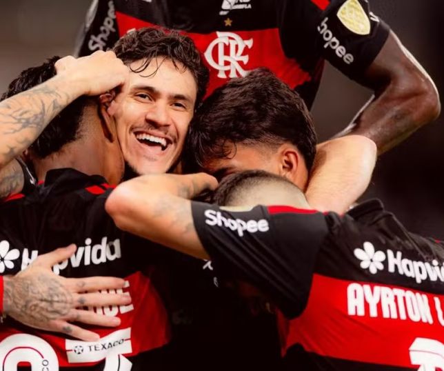 Flamengo ganha moral na Libertadores e mira duelo decisivo contra o Palmeiras no Brasileirão