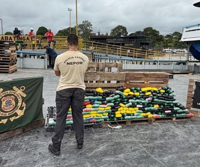 Polícia Federal apreende 237 quilos de maconha skunk e pasta-base de cocaína em Tabatinga, interior do Amazonas