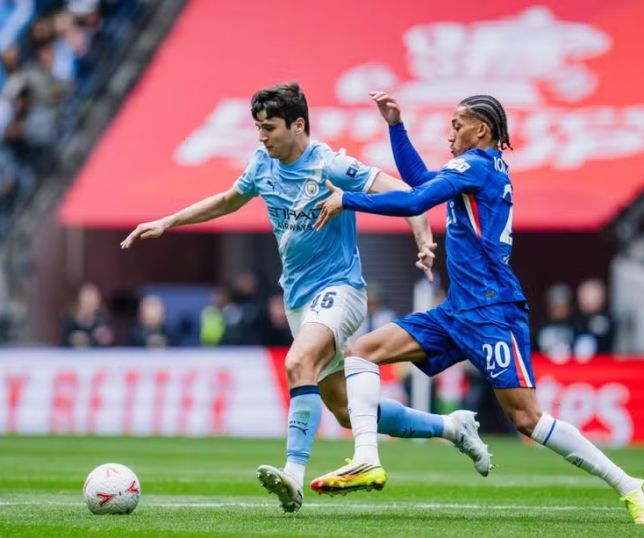 Chelsea perde, termina Premier League em 10º lugar, e não vai jogar competição internacional na próxima temporada