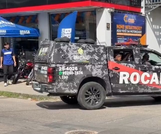Assaltantes encapuzados disparam tiros e tentam roubar motocicletas de concessionária no bairro Cidade de Deus, Zona Norte de Manaus. VEJA VÍDEOS