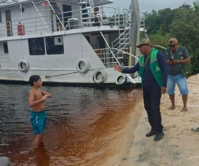 Prefeitura de Manaus intensifica ações ambientais e orientação a visitantes na praia do Tupé