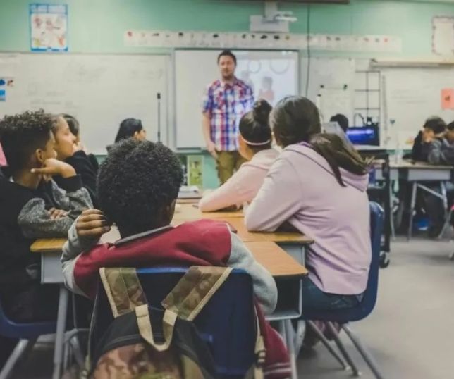 Piso salarial dos professores passa para R$ 5.130; veja o que muda