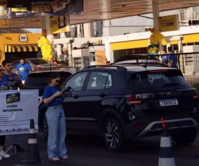Motoristas fazem filas em posto de Manaus para abastecer gasolina a R$ 5,99