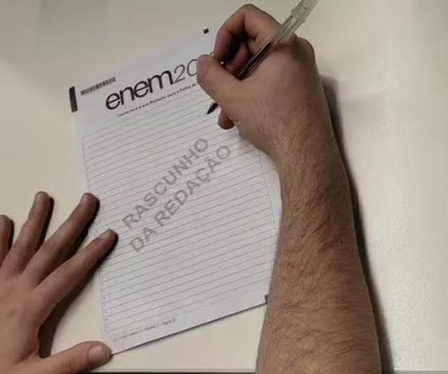 Enem 2026 permitirá acompanhante para candidatos com ansiedade e TOC durante prova