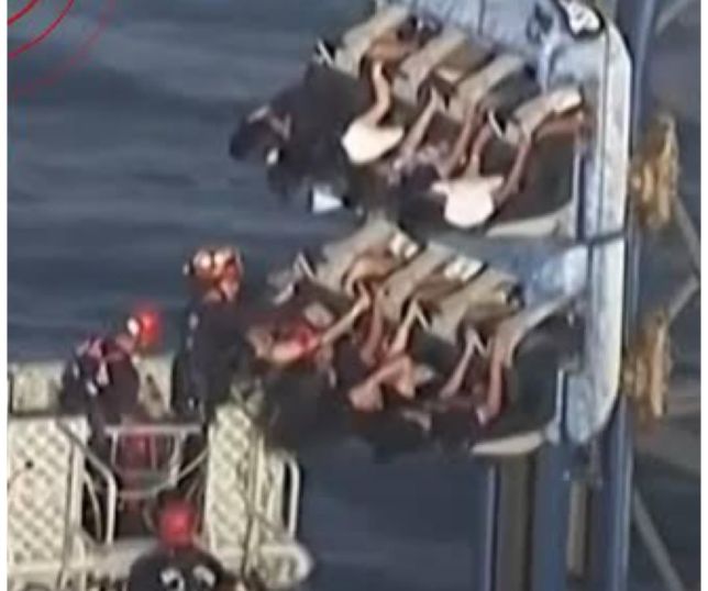 DESESPERO NAS ALTURAS! Montanha-russa trava a 30 metros do chão, e passageiros são resgatados por guindaste nos Estados Unidos. VEJA VÍDEO