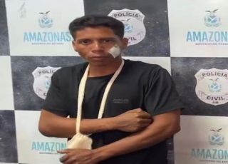 Populares aplicam castigo e depois entregam venezuelano suspeito de assaltos para a polícia no Centro de Manaus, Zona Sul. VEJA VÍDEO E REPORTAGEM DO 'PORTAL DO ZACARIAS' AO VIVO