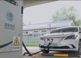China acelera aposta em energias renováveis e carros elétricos para reduzir dependência do petróleo