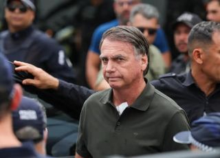 Bolsonaro passa por cirurgia no ombro e permanece em observação em hospital de Brasília