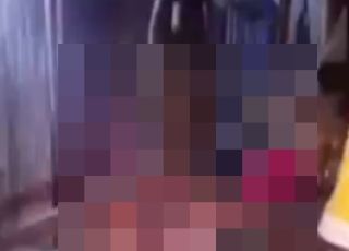 Autoridades investigam vídeo de tortura contra mulher e possível linchamento no Benim. VEJA VÍDEO