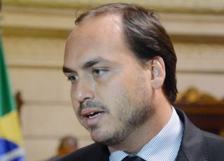 Carlos Bolsonaro elogia Flávio e diz que irmão não vai repetir ''pequenos erros'' cometidos por Jair Bolsonaro
