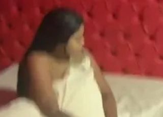 PROIBIDO PARA MENORES! Marido flagra esposa nua com amante em motel e vídeo viraliza. VEJA VÍDEO