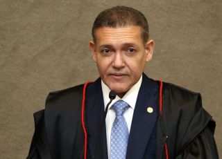 Kassio Nunes Marques assume presidência do TSE e destaca combate ao uso ilegal de IA nas eleições