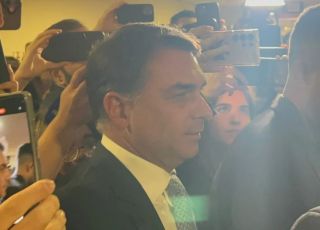 Flávio diz que família Bolsonaro não tinha contato pessoal com Vorcaro, mas mensagens indicam relação direta