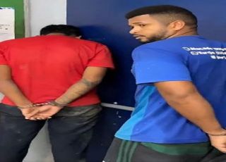 Dois suspeitos são presos pela Romu após assalto aos passageiros de ônibus da linha 130 no bairro Tarumã, Zona Oeste de Manaus. VEJA REPORTAGEM DO ?PORTAL DO ZACARIAS? AO VIVO