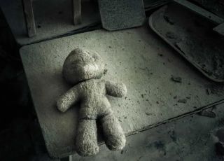 Menino de 2 anos defeca preservativos em creche e mãe é presa