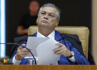 Flávio Dino manda investigar suspeita de uso de emendas em filme ligado a Bolsonaro