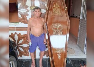 Idoso surpreende ao comprar próprio caixão para evitar gastos da família em Urucurituba