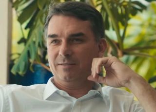 Justiça oficia Google para revelar quem está por trás de ataques a Flávio Bolsonaro