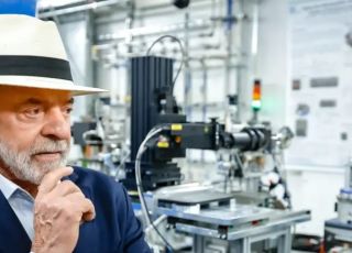 Lula afirma que Brasil manterá soberania sobre exploração de terras raras e minerais críticos