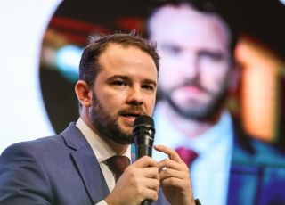 Ministro da Fazenda defende taxação de super-ricos durante agenda do G7 em Paris