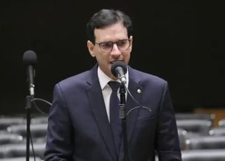 PEC 6x1 tem relatório adiado enquanto Câmara busca acordo sobre transição da jornada
