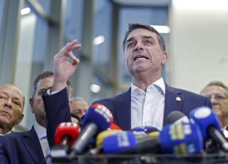 Agência ligada a ex-marqueteiro de Flávio Bolsonaro faturou R$ 99 milhões com governo federal
