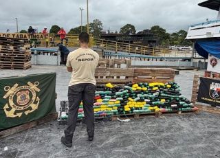 Polícia Federal apreende 237 quilos de maconha skunk e pasta-base de cocaína em Tabatinga, interior do Amazonas