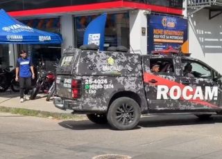Assaltantes encapuzados disparam tiros e tentam roubar motocicletas de concessionária no bairro Cidade de Deus, Zona Norte de Manaus. VEJA VÍDEOS