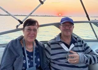 Casal é assassinado a facadas e corpos são jogados em rio infestado de crocodilos 