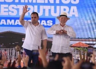 O POVO NÃO ESQUECE: Roberto Cidade, o 'Cocô de Ouro', tenta esconder passado sujo atrás de foto com Lula. LEIA ARTIGO DO JORNALISTA ANTÔNIO ZACARIAS