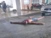 Populares perseguem, capturam e castigam homem pego roubando no bairro Aleixo, Zona Centro-Sul de Manaus