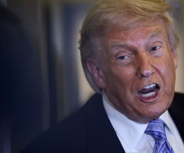 Câmara dos EUA aprova medida para limitar ação militar de Trump contra o Irã