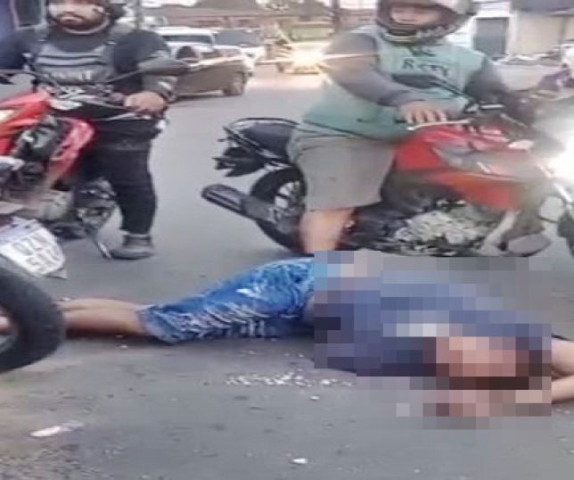 IMAGENS FORTES! Homem fica em estado grave após ser atropelado por micro-ônibus na Avenida Itaúba, bairro Jorge Teixeira, Zona Leste de Manaus. VEJA VÍDEO