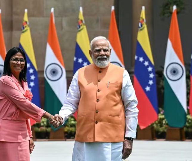 Índia vê 'oportunidade' no petróleo venezuelano após reunião entre presidente interina e premier indiano