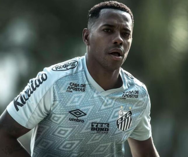 Defesa de Robinho pede ao STF revisão de regras para cumprimento da pena no Brasil