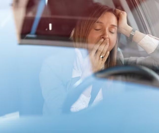 Por que dirigir pode causar tanto cansaço? Entenda o que acontece com o cérebro ao volante