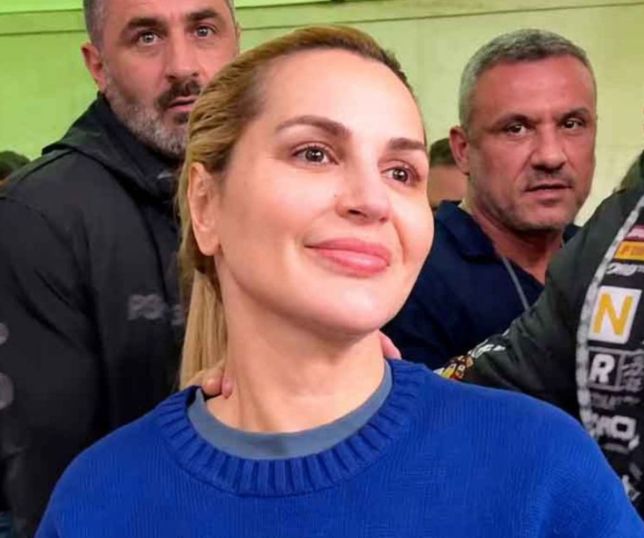 Deolane Bezerra manda recado para 'pretendentes' que a procuram na prisão: 'Muitas cartas'