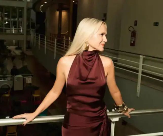 Eliana anuncia pausa temporária na Globo durante a Copa do Mundo e se emociona ao agradecer público. VEJA 