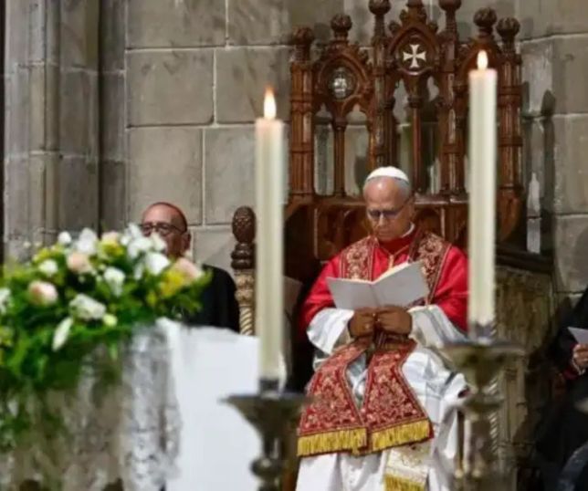 Papa chega a Barcelona para celebrar centenário de Gaudí e abençoar nova torre da Sagrada Família