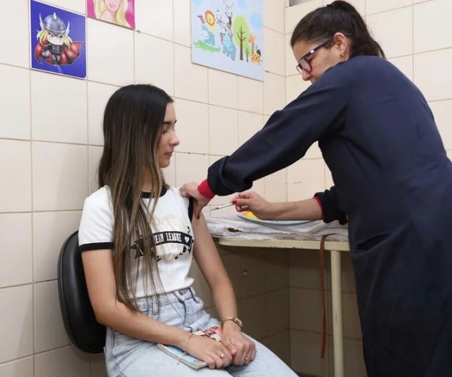 Últimos dias: vacinação contra HPV para jovens de 15 a 19 anos termina neste mês
