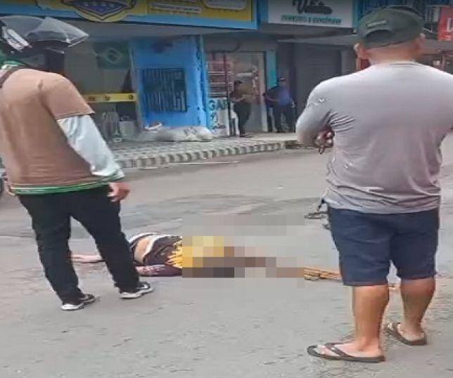 IMAGENS FORTES! Idoso fica gravemente ferido após ser atropelado violentamente por motociclista no bairro Cidade de Deus. VEJA VÍDEO
