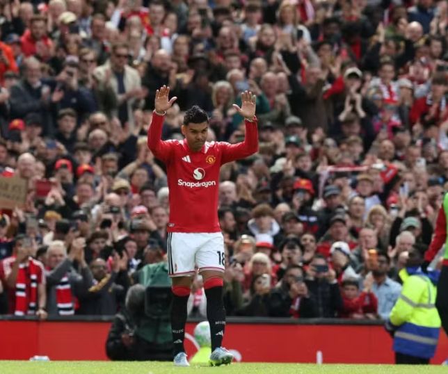 Manchester United anuncia saída de Casemiro após quatro temporadas em Old Trafford