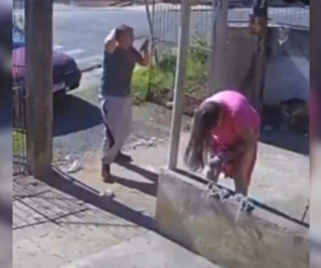 Parto emocionante: bebê surpreende e nasce no quintal de casa antes da chegada do socorro. VEJA VÍDEO