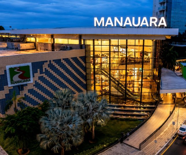 Espaço para troca de figurinhas movimenta torcedores no Manauara Shopping
